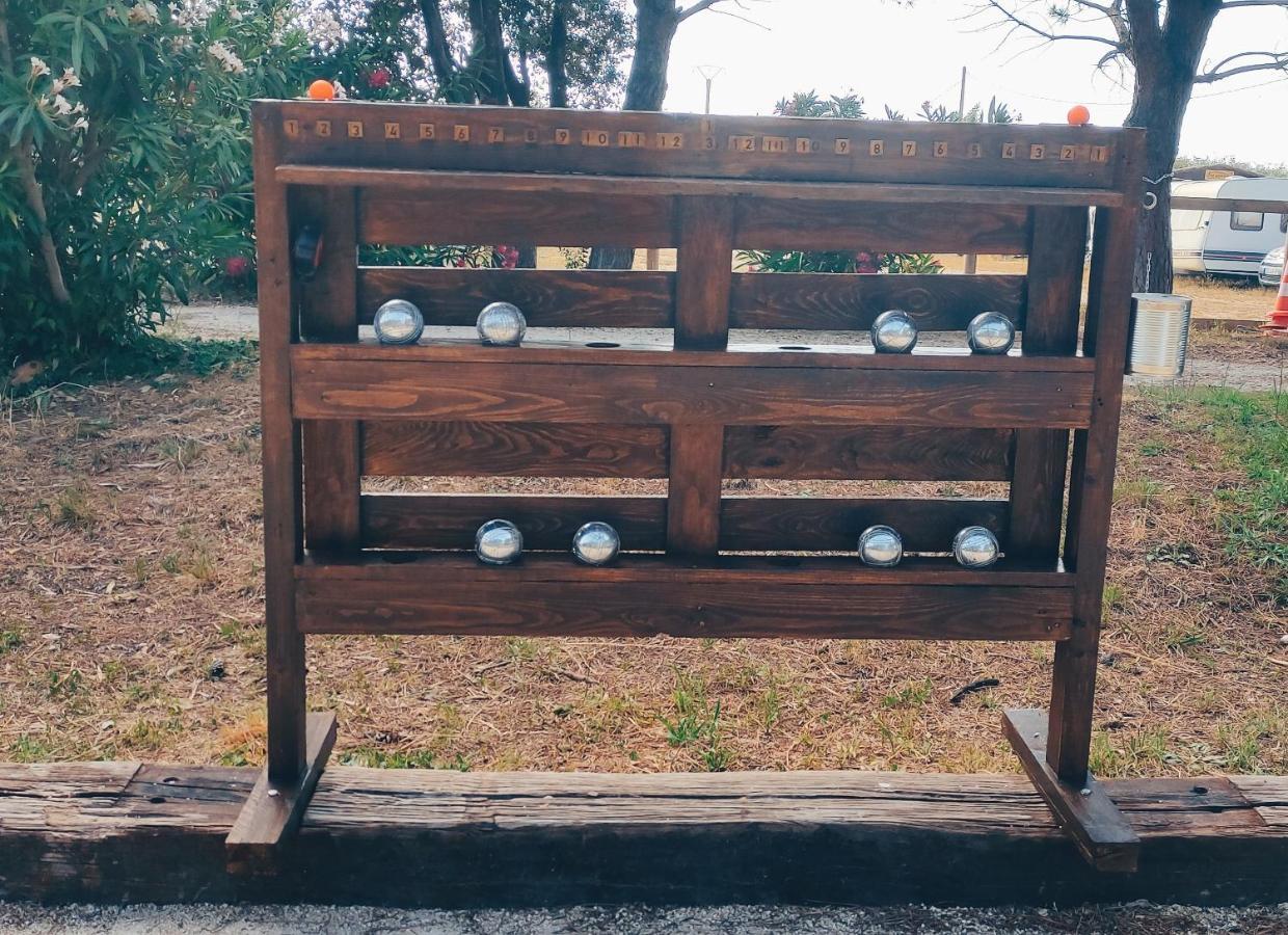 Offrez-Vous Un Sejour Dans Notre Studio T1 Bis A Entressen Une Grande Piscine Pour Se Rafraichir ,Un Espace De Jeux Pour Enfants Pour Des Heures De Divertissement Un Terrain De Petanque Pour Des Parties Endiablees エクステリア 写真