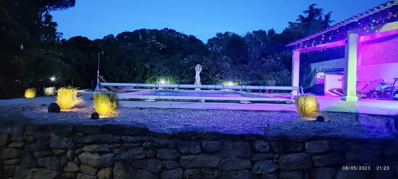 Offrez-Vous Un Sejour Dans Notre Studio T1 Bis A Entressen Une Grande Piscine Pour Se Rafraichir ,Un Espace De Jeux Pour Enfants Pour Des Heures De Divertissement Un Terrain De Petanque Pour Des Parties Endiablees エクステリア 写真